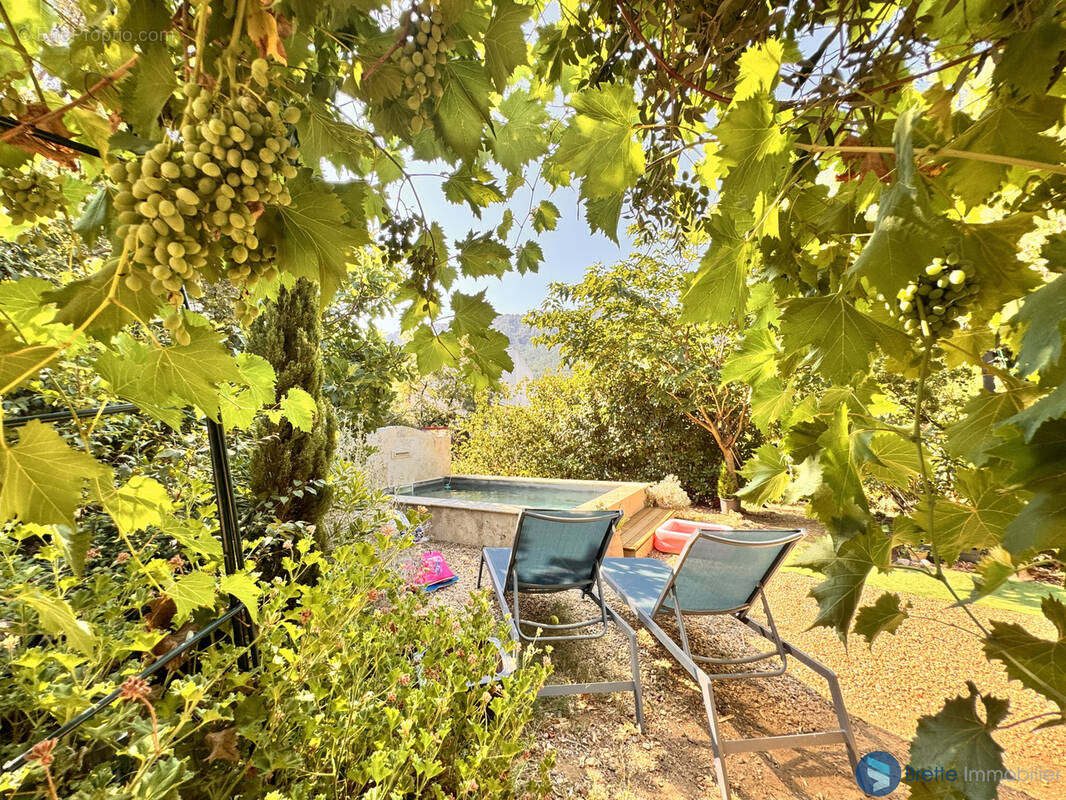 Maison à LE REVEST-LES-EAUX