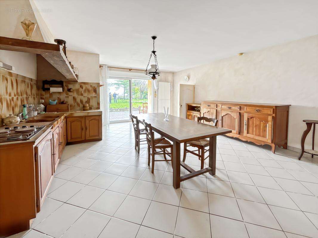 Maison à JARNAC-CHAMPAGNE