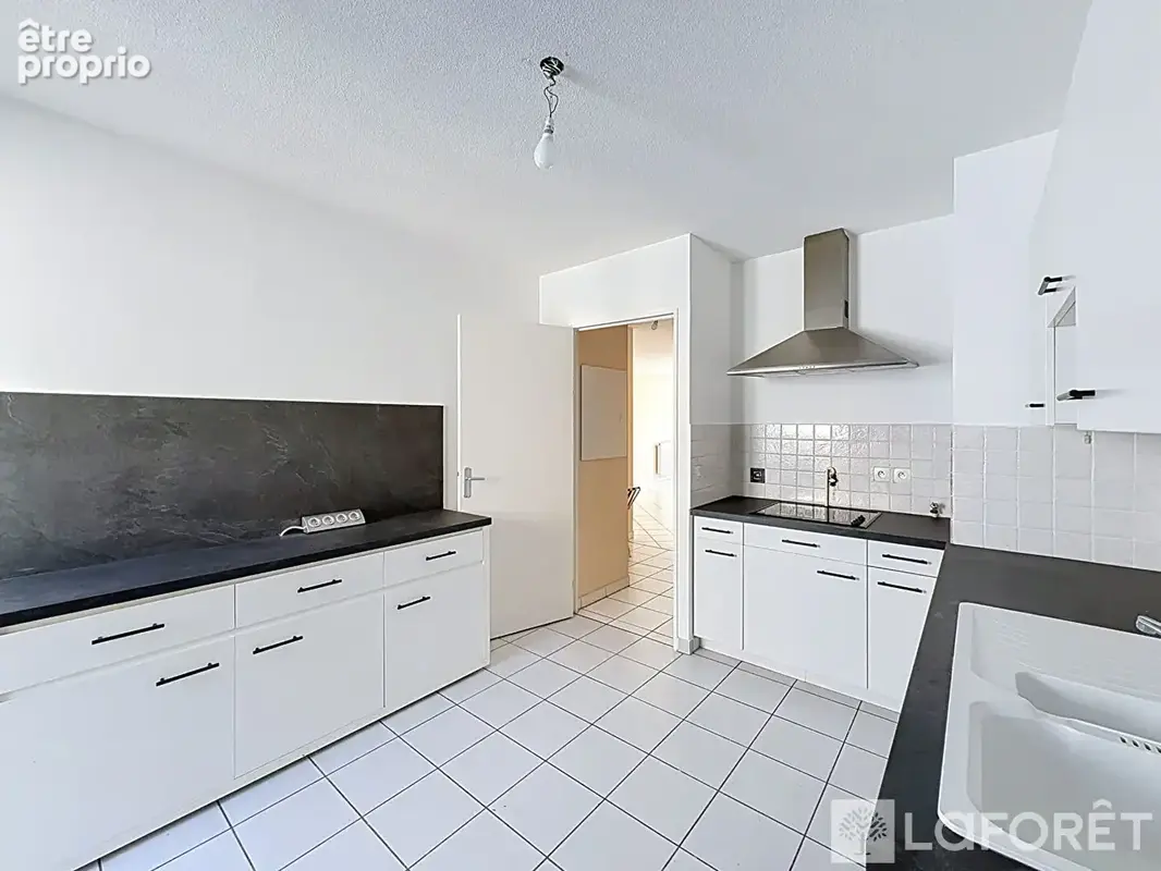 Appartement Voiron 4 pièce(s) 100.4 m2 - photo 3