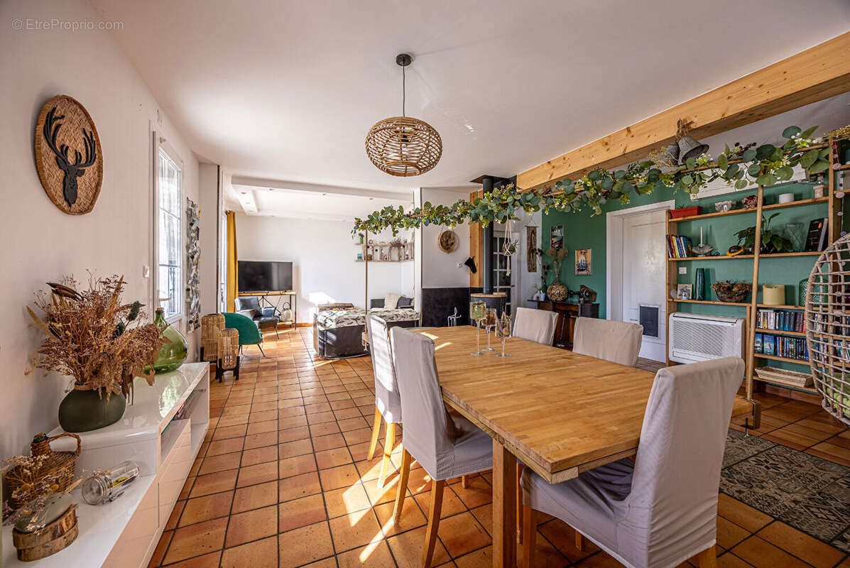 Maison à MORNAC-SUR-SEUDRE