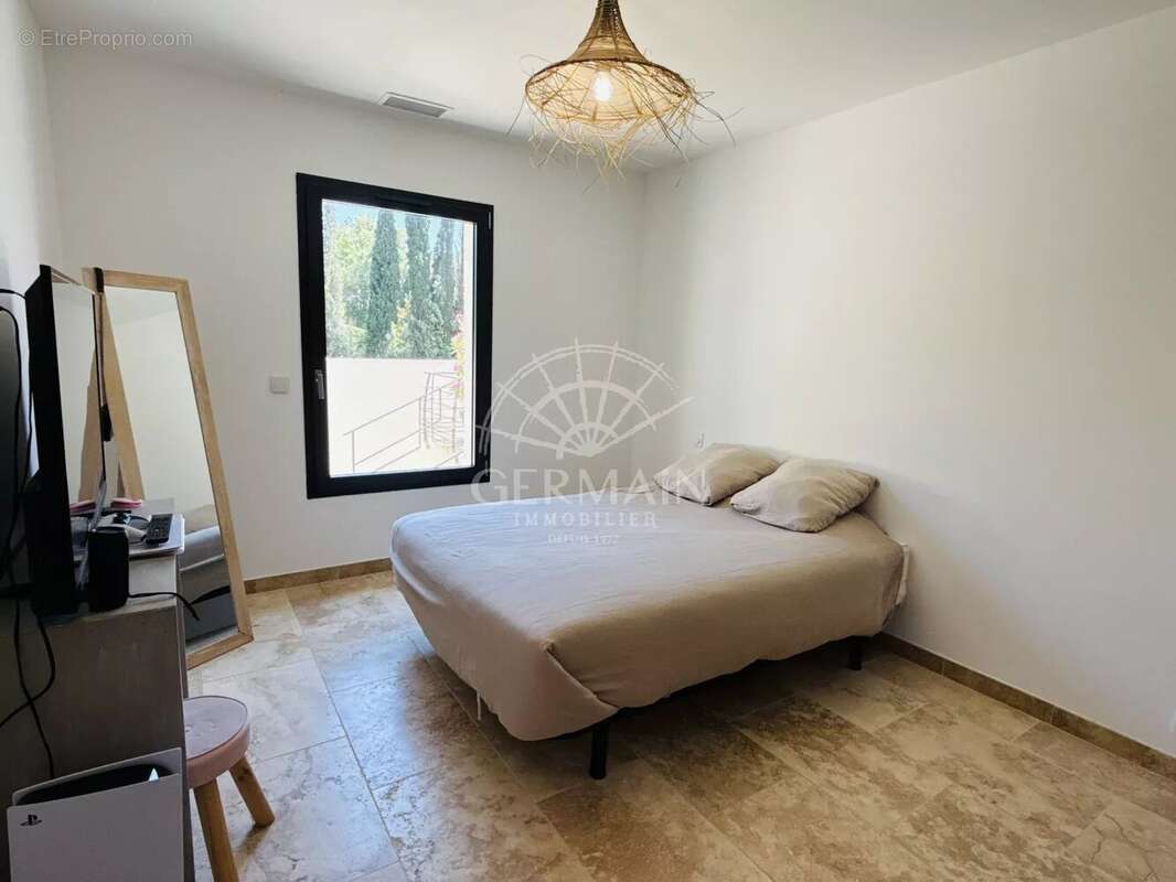 Maison à L'ISLE-SUR-LA-SORGUE