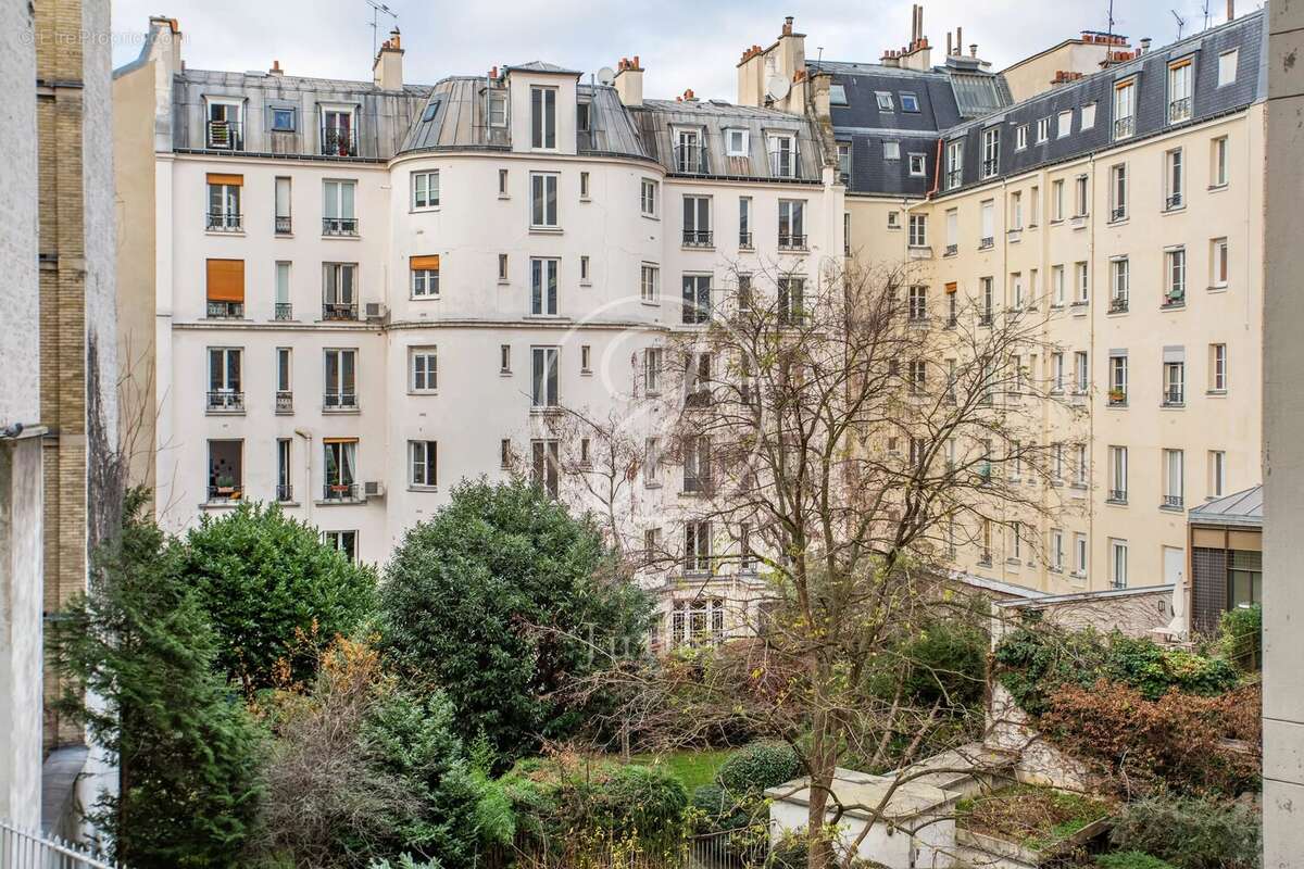 Appartement à PARIS-17E