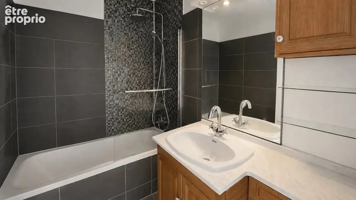 Cimiez – 56 m², terrasse, piscine, parking : le 2 pièces idéal - photo 8