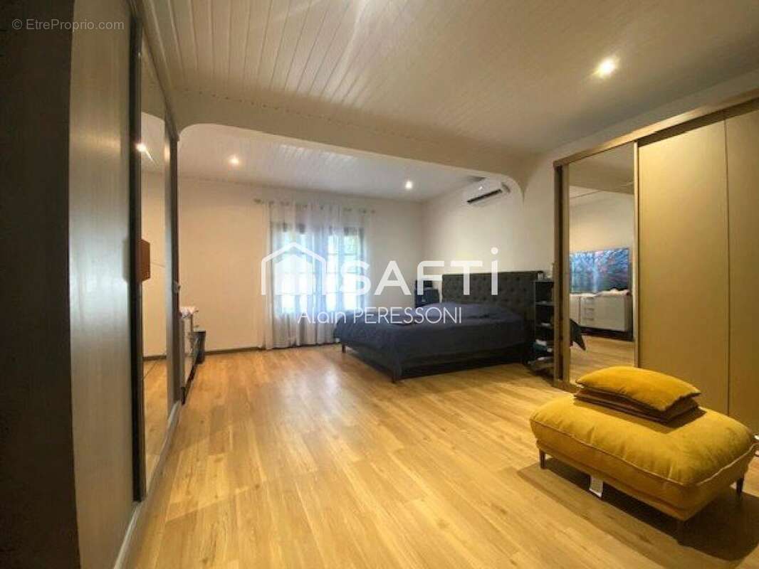 Photo 7 - Maison à REMIRE-MONTJOLY