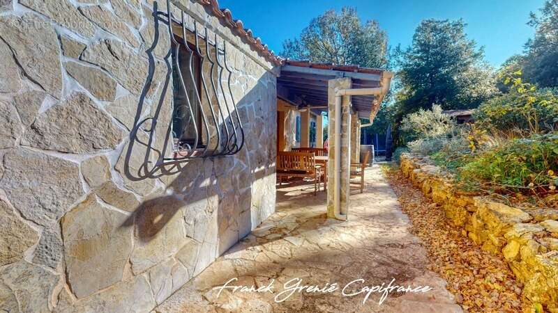 Maison à LA ROQUEBRUSSANNE