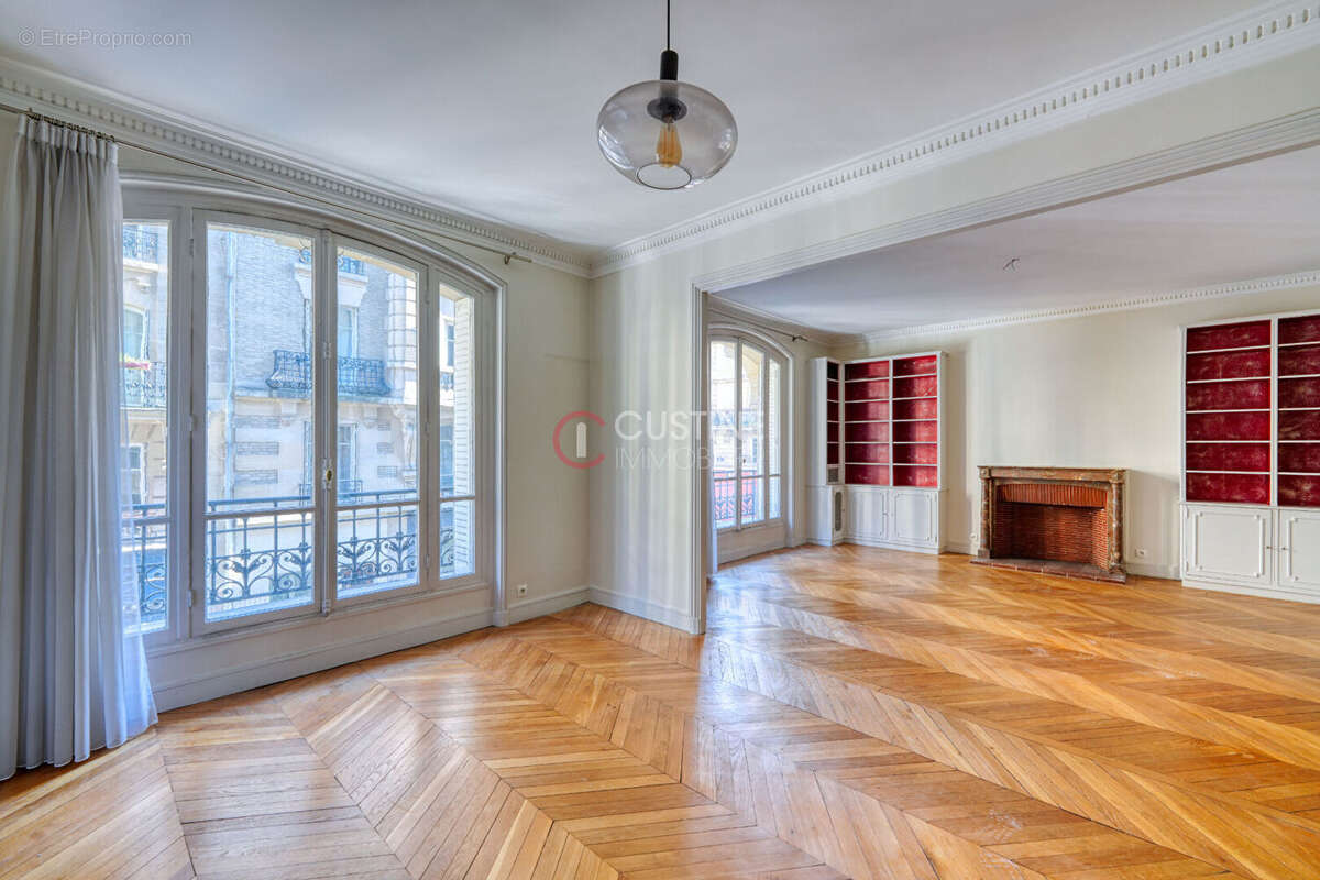 Appartement à PARIS-18E