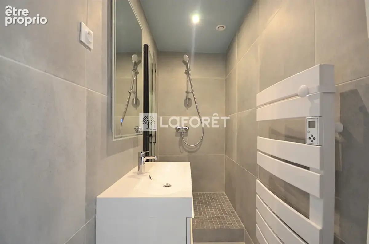 A vendre Appartement Saint Cyr Au Mont D Or 2 pièces 45m² Rue Ampère - photo 7
