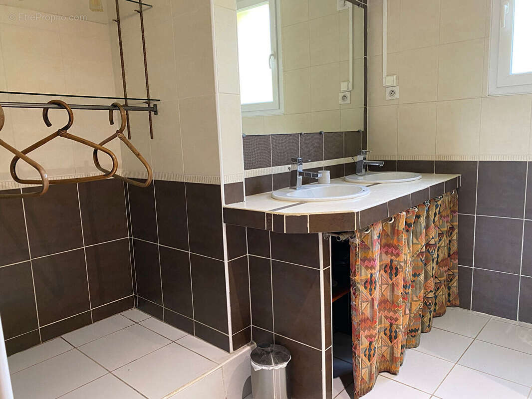 Maison à SAINT-PIERRE-DE-COLE