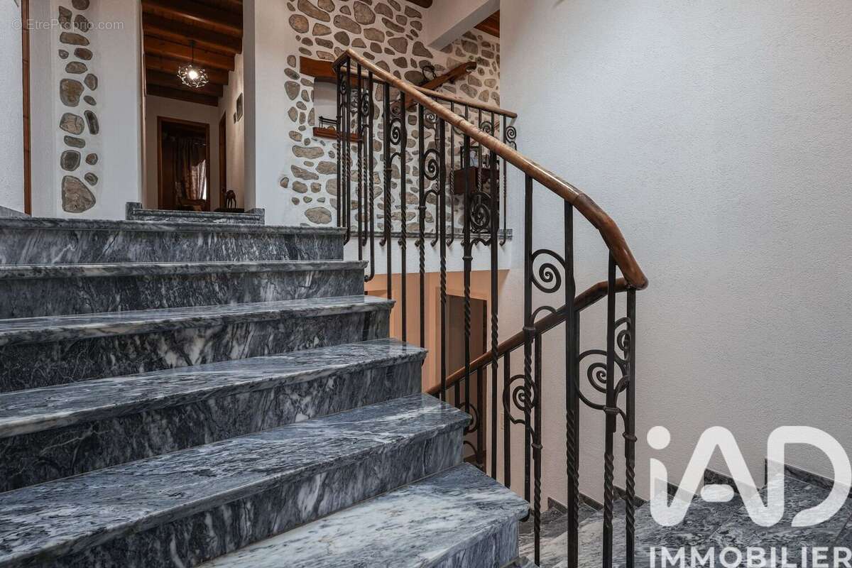 Maison 258 m² à Clarafond-Arcine  - photo 8