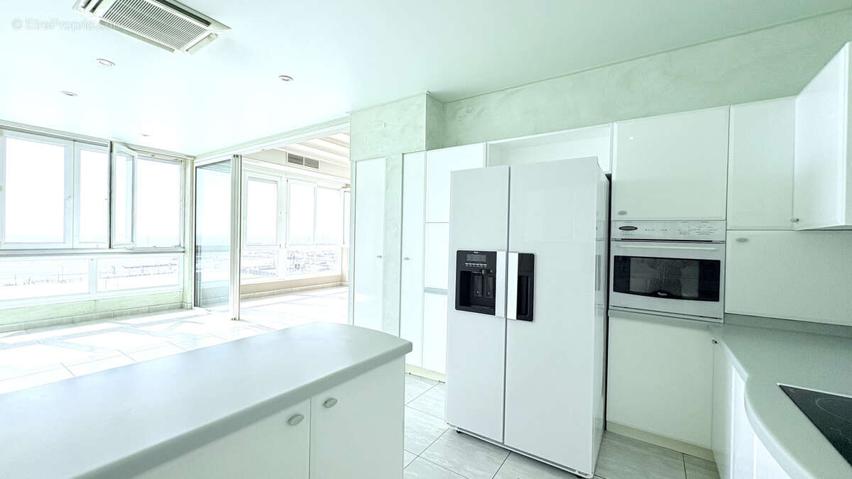 Palavas ,dernier étage privatif en vue mer panoramique , T4/5 de 182 m2 traversant   , 2 boxs privés , cellier - photo 5
