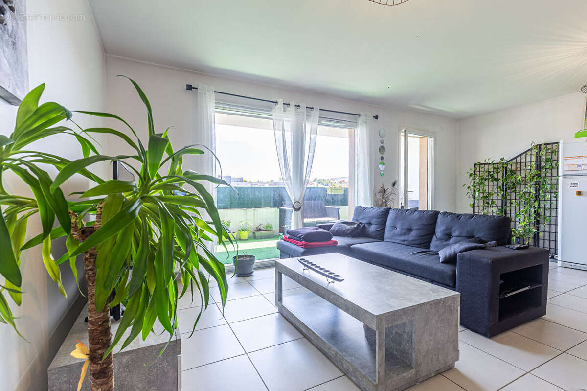 Agence immobiliere laforet - "cosmos" - exclusivite - annecy / seynod centre - appartement t3 de  68,27m² - dernier etage - terr - photo 2