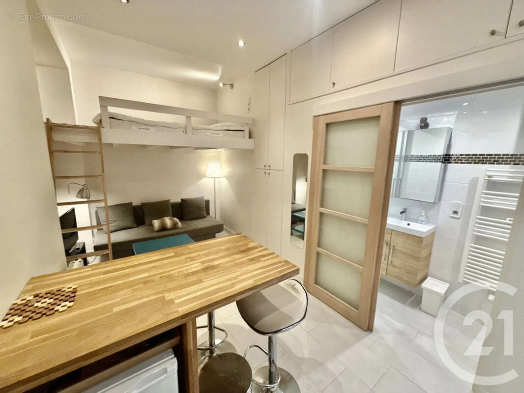 Appartement à PARIS-17E