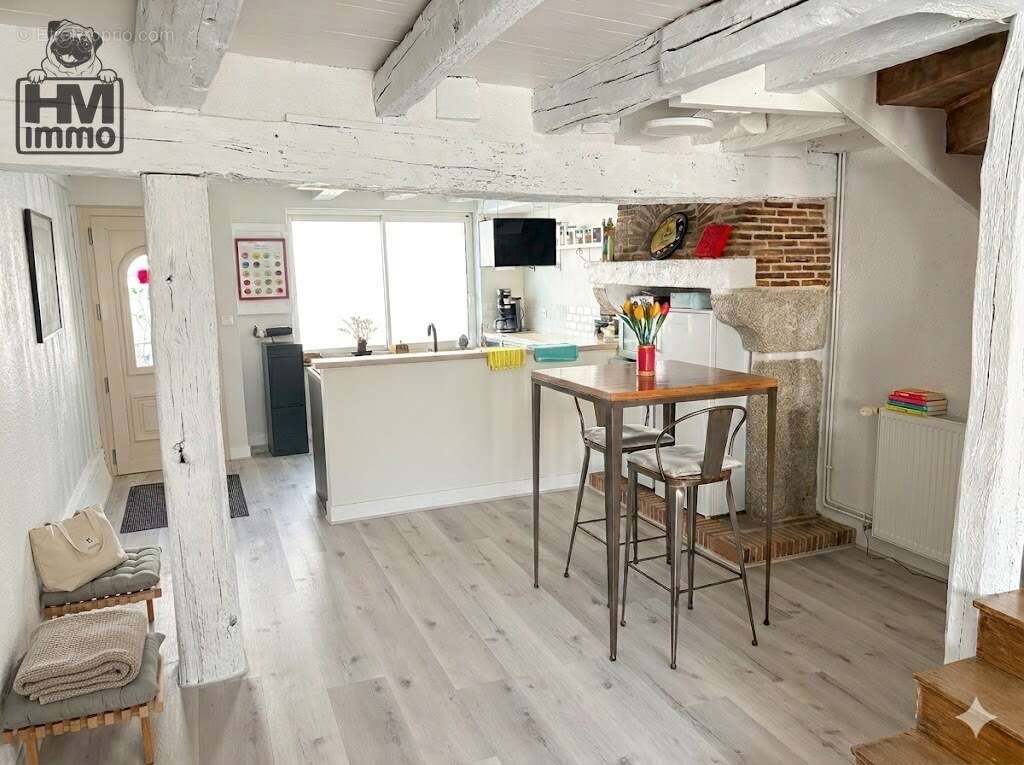 Maison à SAINT-LEONARD-DE-NOBLAT