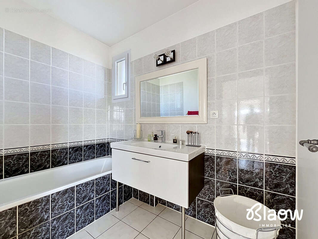 Appartement à MEYZIEU
