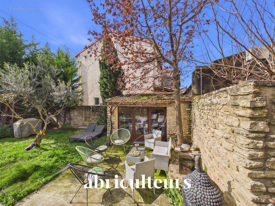 Maison de ville en pierre de 100 m² avec jardin et piscine en vente à Cavaillon (84300) - photo 15