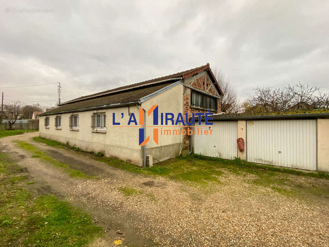 Commerce à HOUILLES