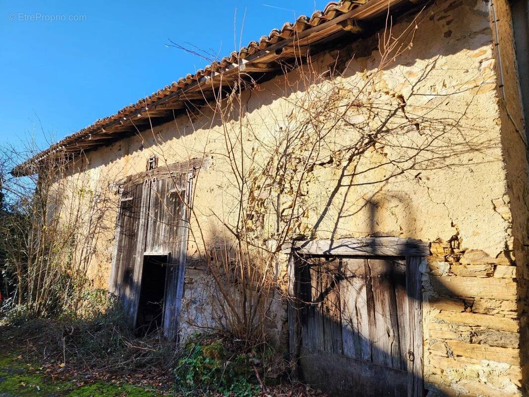 Appartement à CHAMPAGNAC-LA-RIVIERE