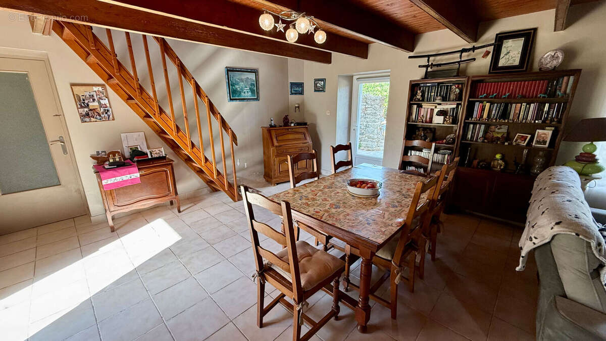 Corps de ferme - 116,14 m2 - terrain de 2400 m2 - GUILERS - photo 13