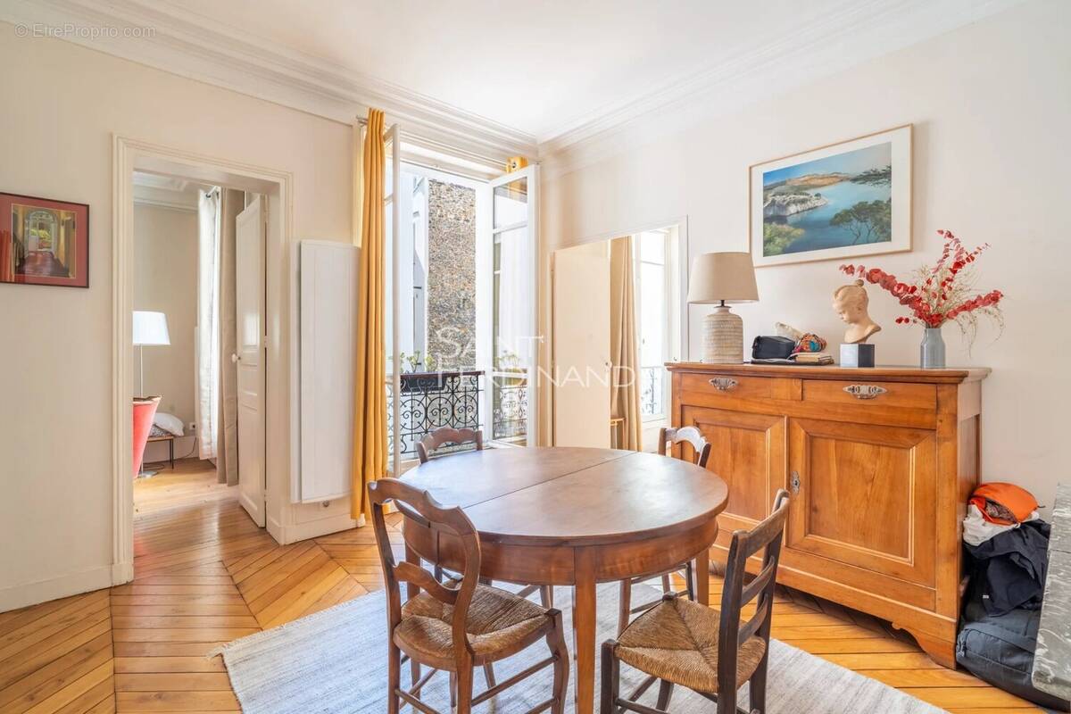 Appartement à PARIS-17E