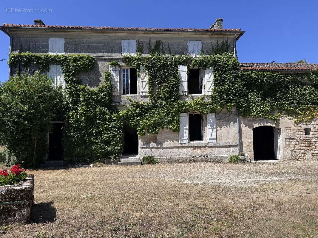 Maison à HIERSAC