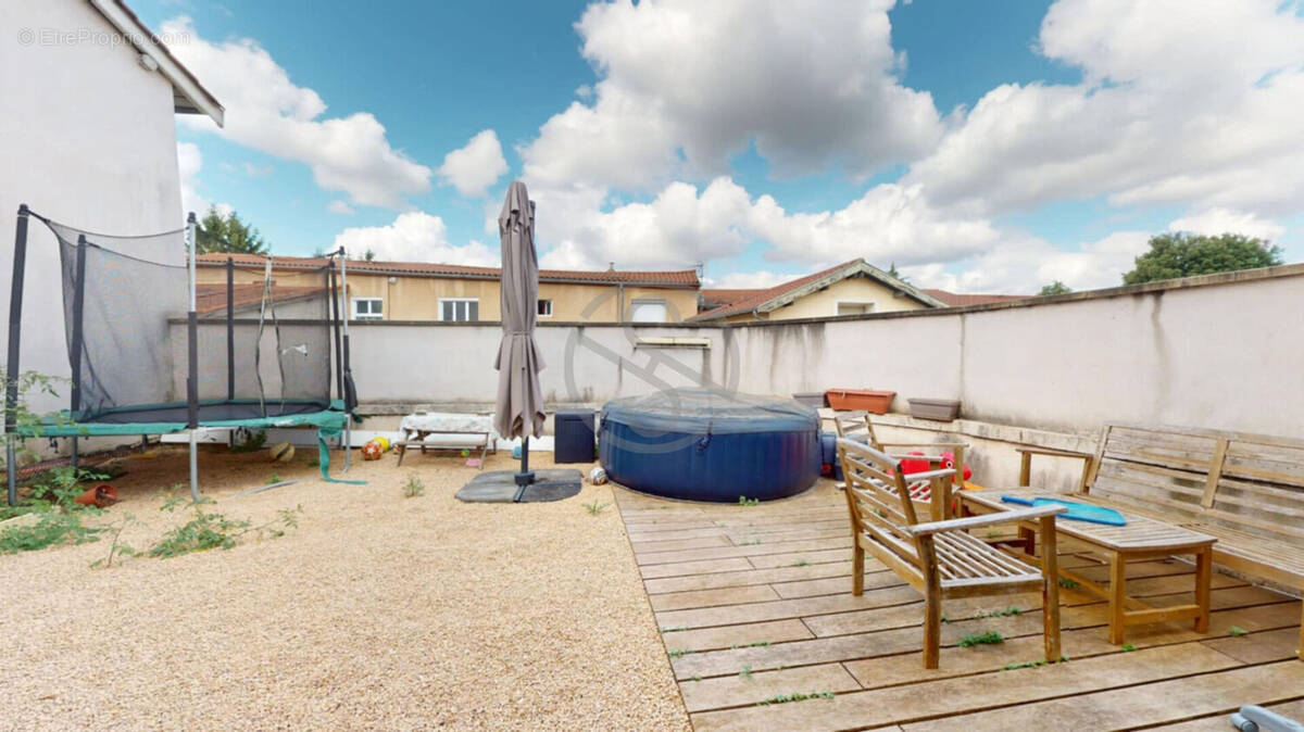 Appartement à SOLAIZE