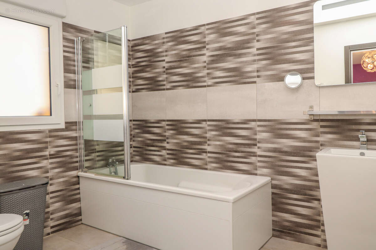 Maison à BAGNOLS-EN-FORET