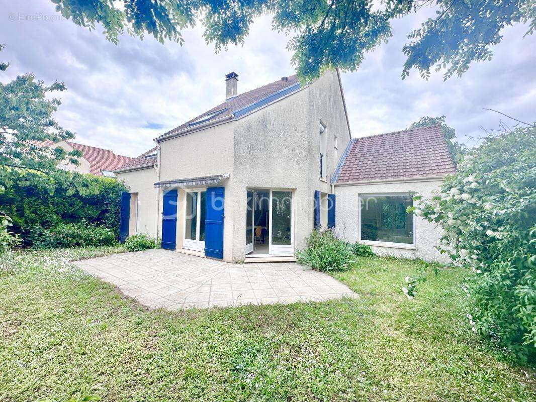Maison à SAVIGNY-LE-TEMPLE