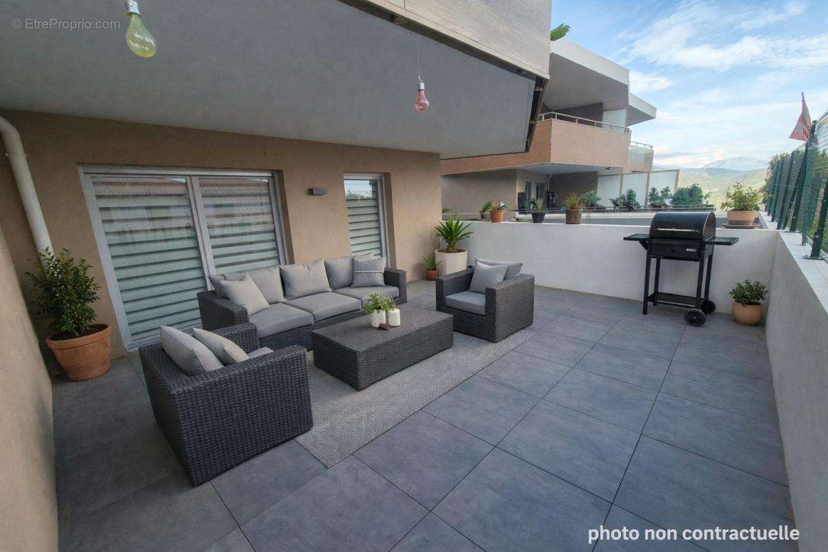 Appartement à CONTES