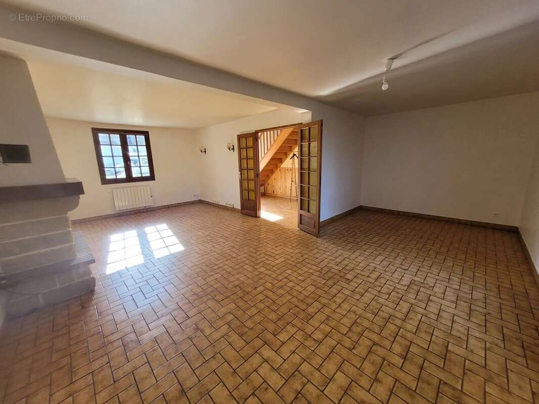 Maison à SAINT-PERAVY-LA-COLOMBE