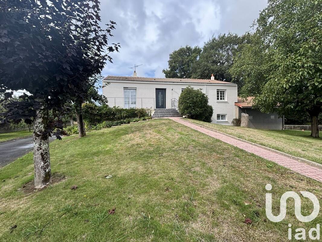 Photo 1 - Maison à SAINTE-FLAIVE-DES-LOUPS