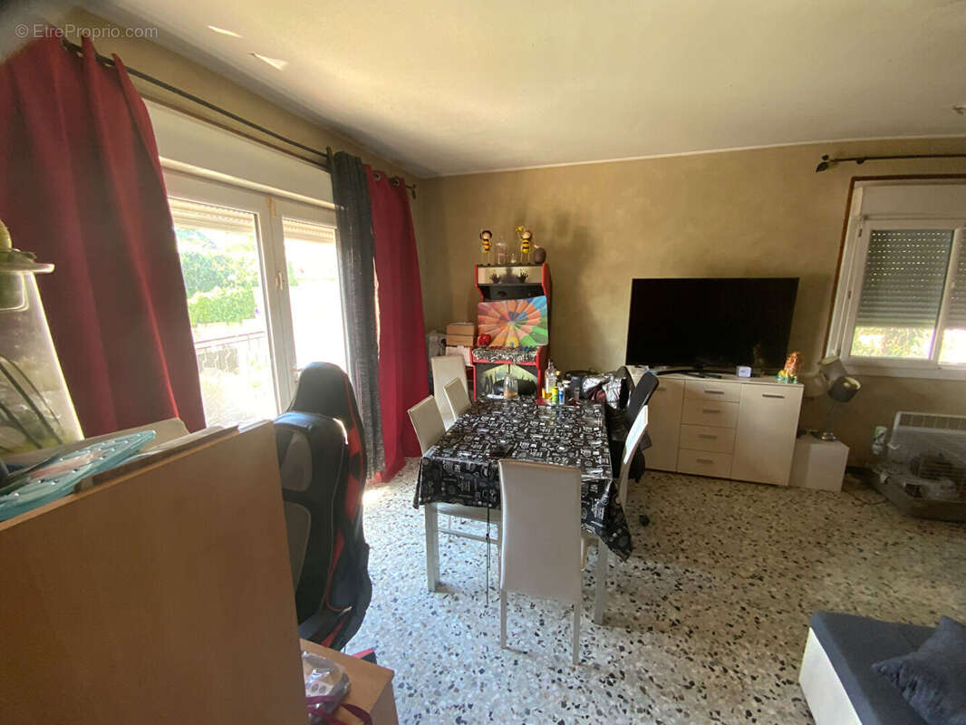 LEDIGNAN 15 MN D'ALES Immeuble avec murs d'un local commercial de 99m², un appartement de 87m² sur 1140m² de terrain - photo 6