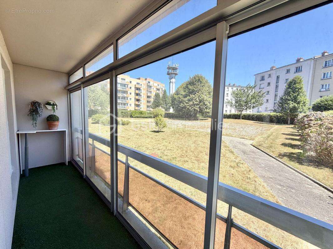 Appartement de plain pied entièrement rénové - photo 8