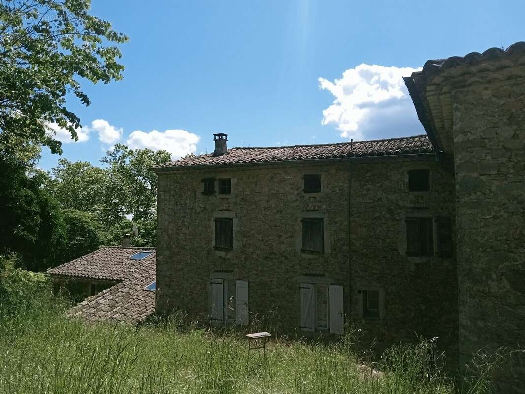 Maison de village avec jardin et garage. - photo 3