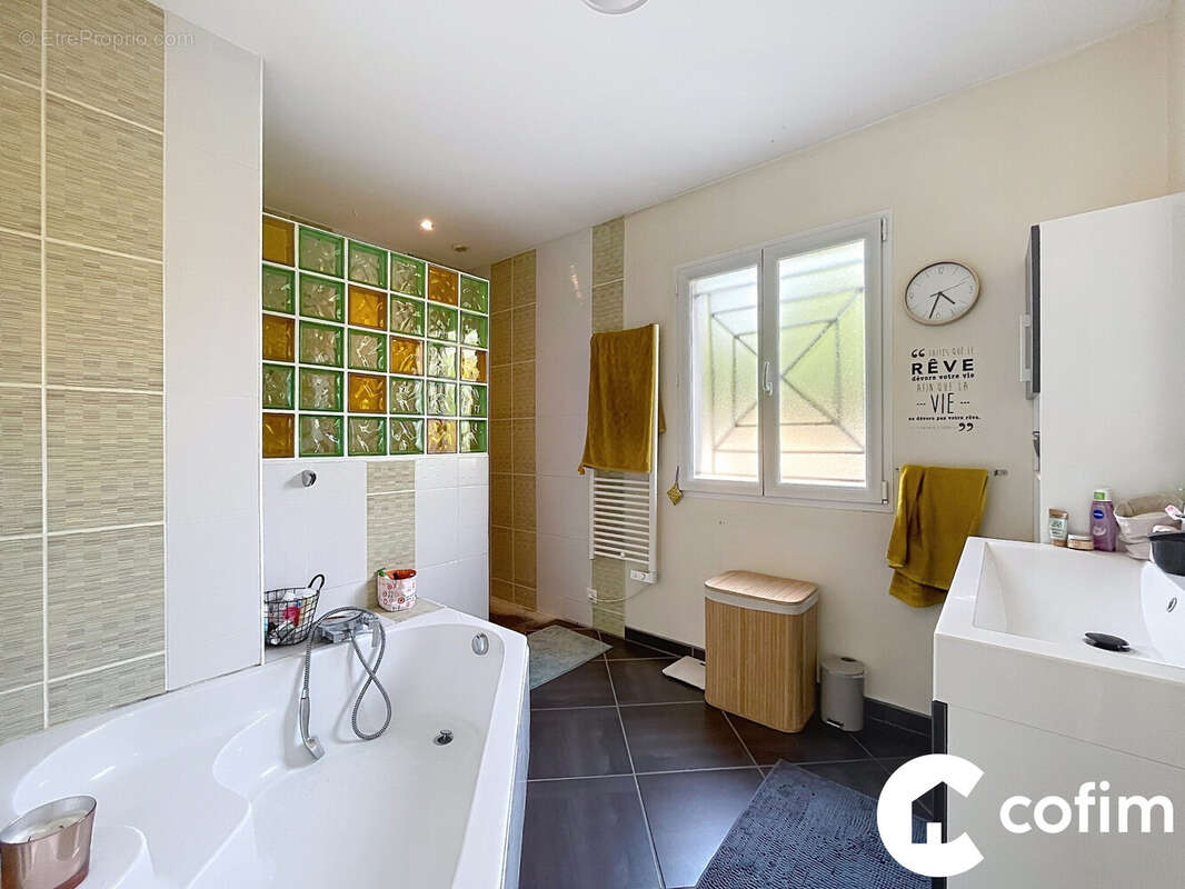 Maison 150 m² à Assat  - photo 5