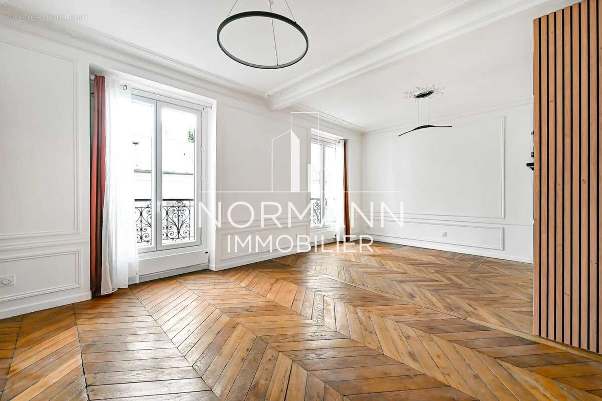 Appartement à PARIS-17E