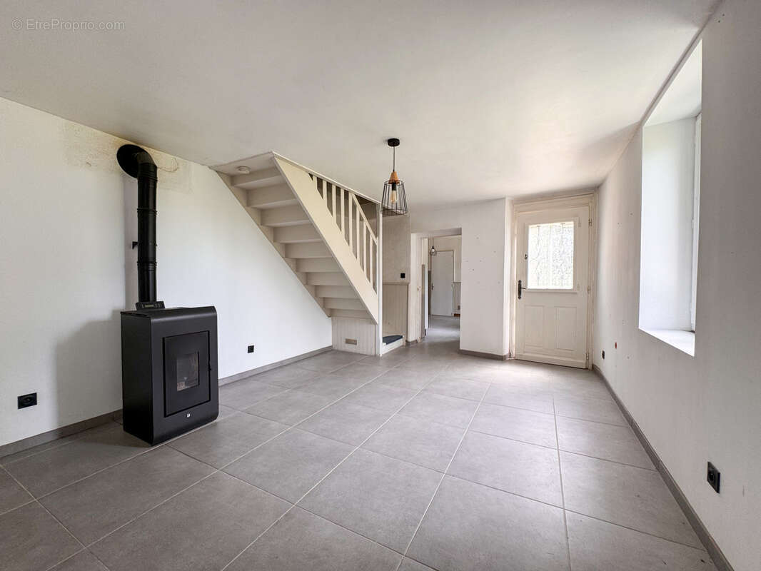 Maison à CLONAS-SUR-VAREZE