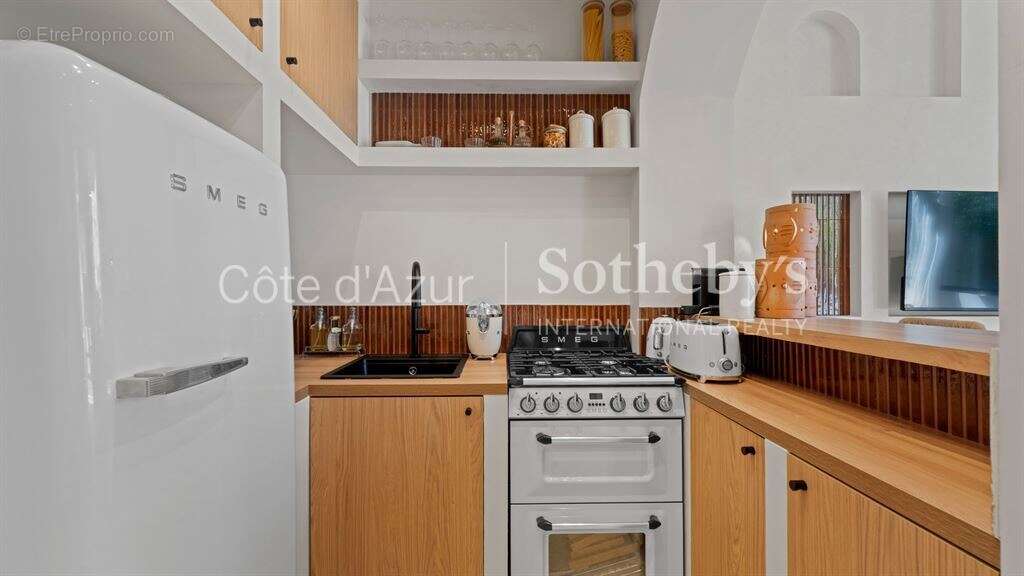 Appartement rénové de 68 m² avec terrasse et garage au cœur de Saint-Tropez - photo 7