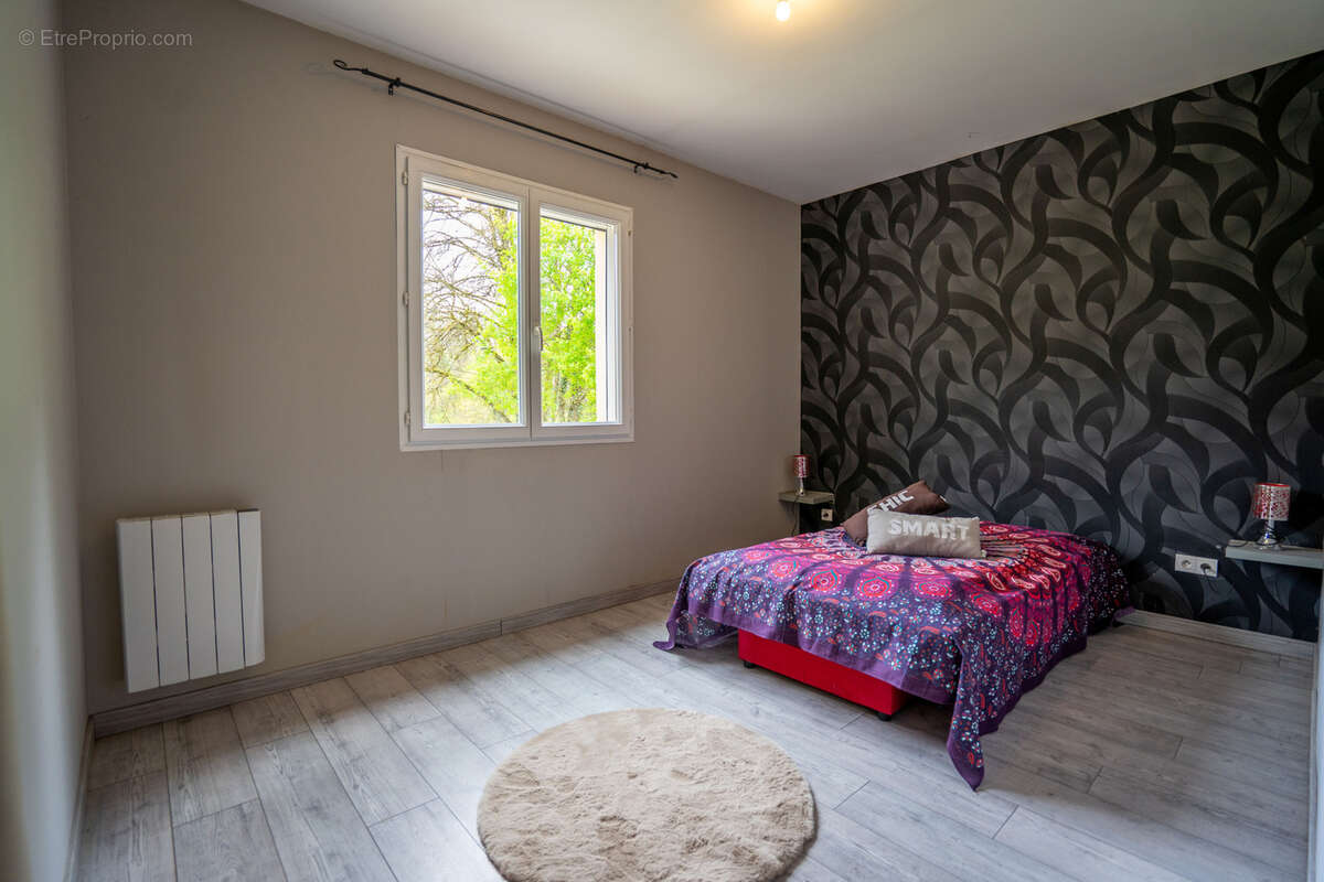 Maison à MONTAIGU-DE-QUERCY