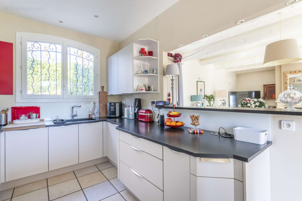 Maison à SIMIANE-COLLONGUE