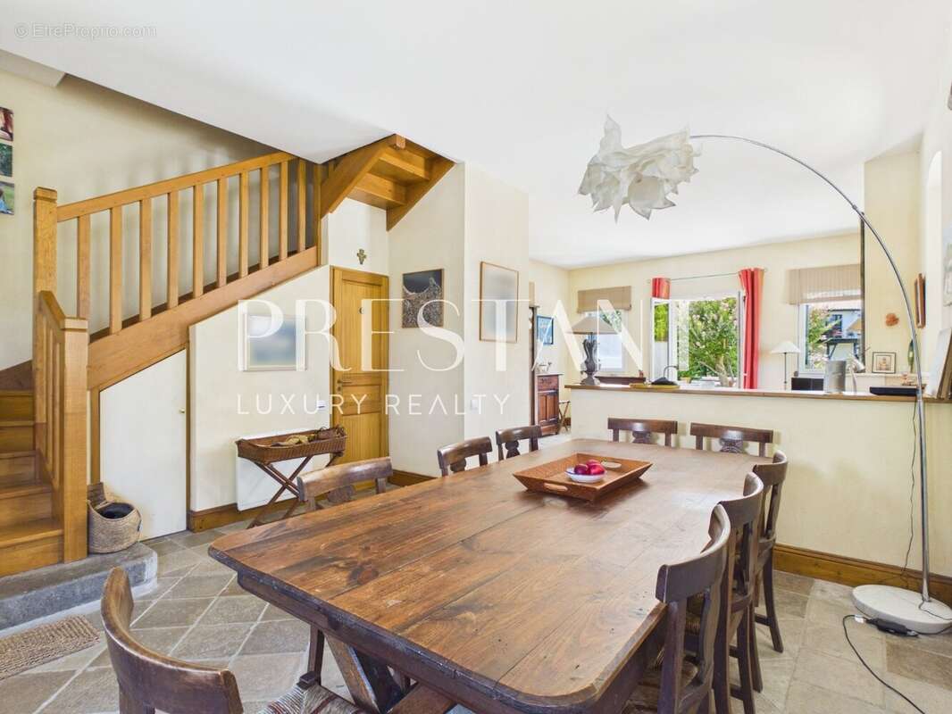 Maison de ville avec extérieur - photo 7