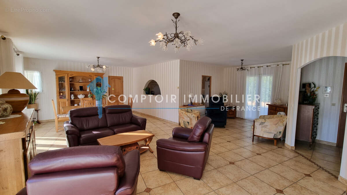 VAR (83) - À VENDRE - LA MOTTE - Superbe Villa 4 chambres avec piscine dans un environnement bucolique - photo 7