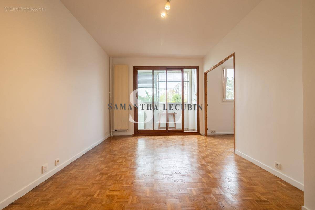 Appartement à LES LILAS