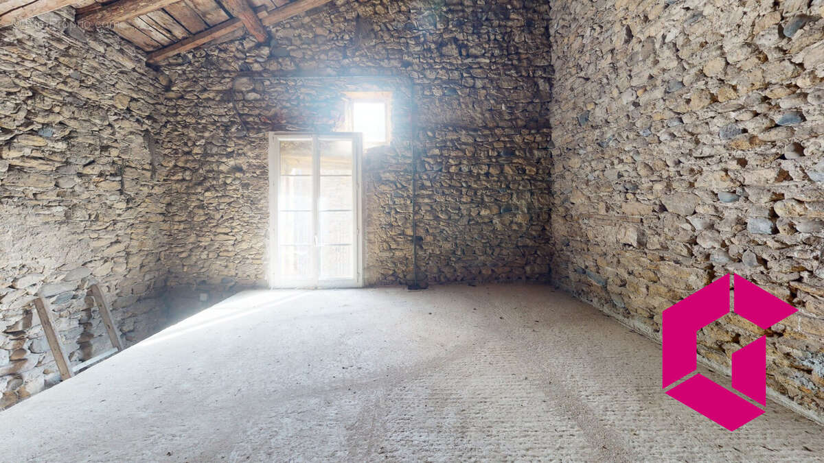 Appartement à SAINT-GERMAIN-LEMBRON