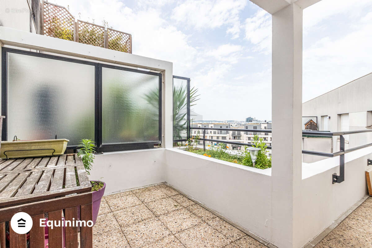 Appartement à COURBEVOIE