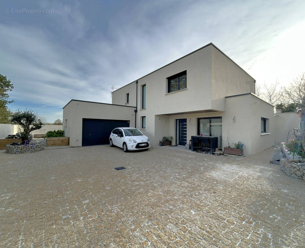 Maison à VILLARS-LES-DOMBES