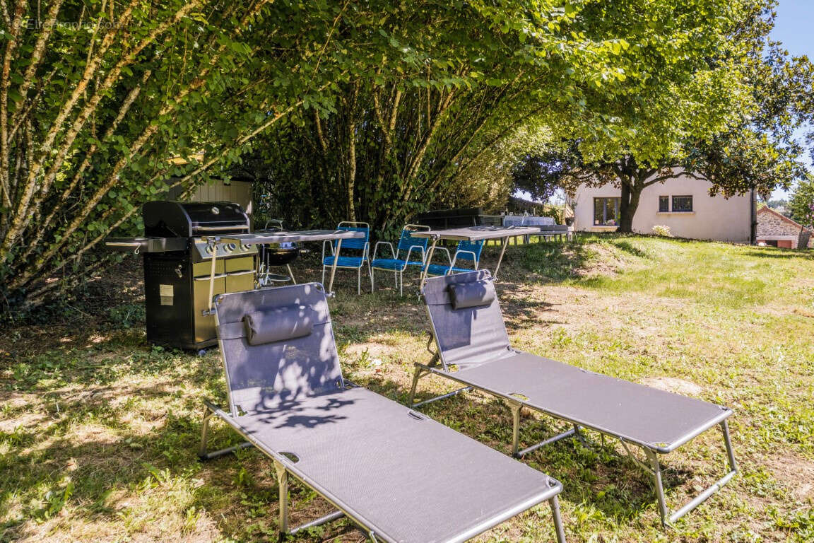 Maison à SEGUR-LE-CHATEAU