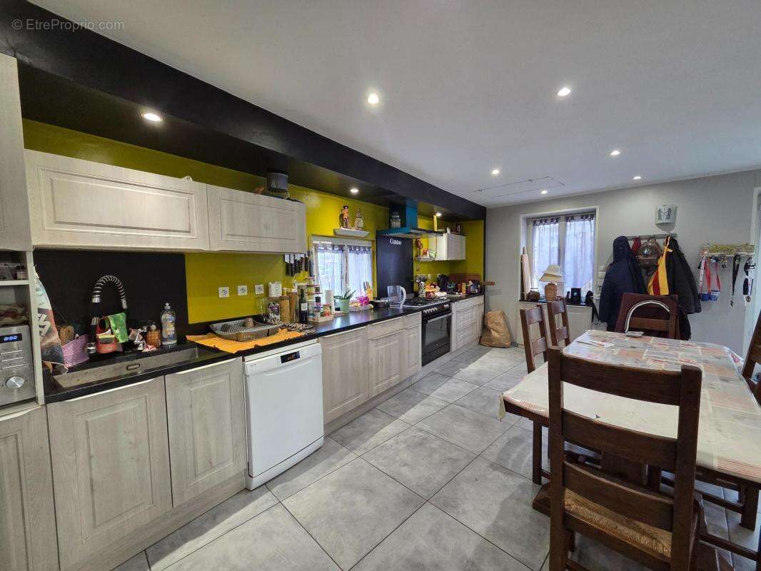 Maison à SAINT-JEAN-D'ANGELY