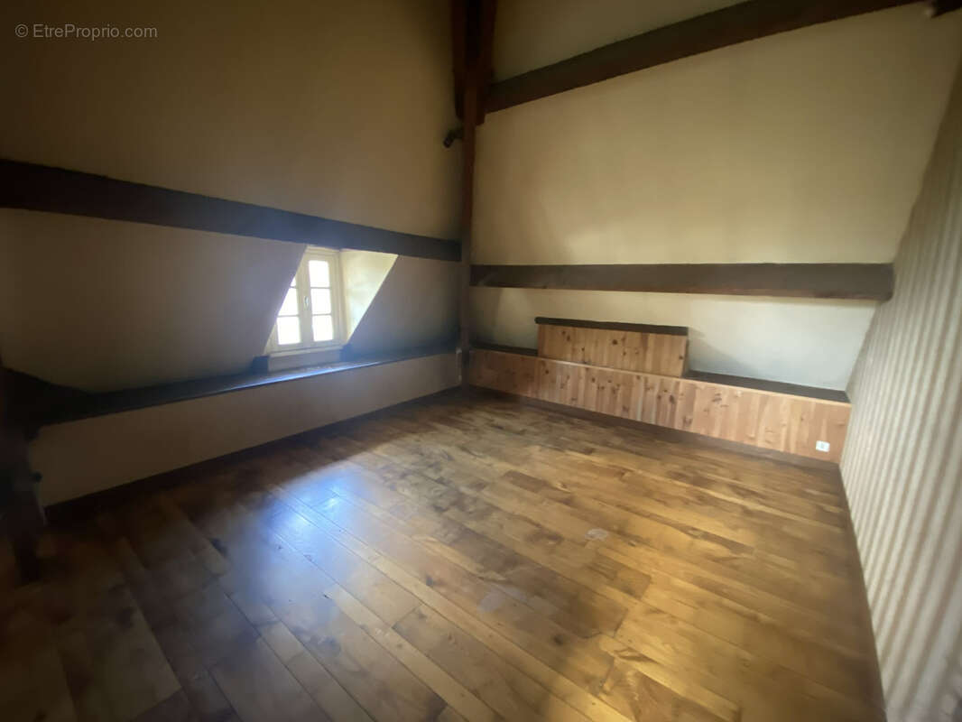 Maison à LOUVIGNE-DU-DESERT