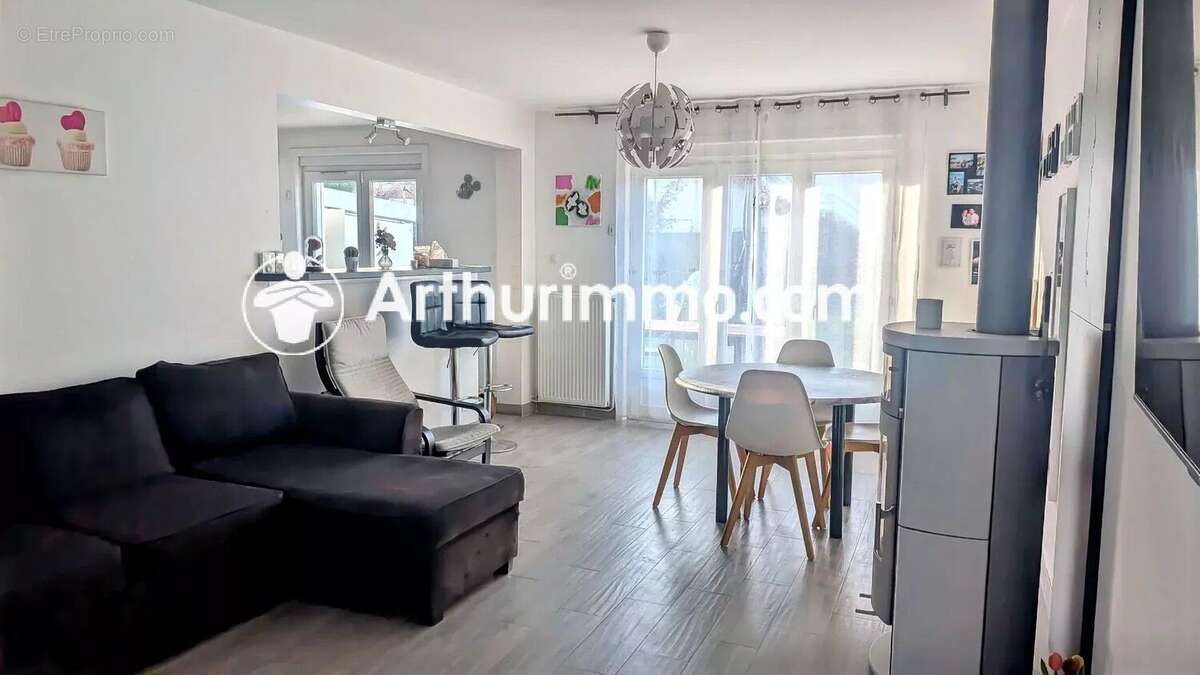 Maison à SAVIGNY-LE-TEMPLE