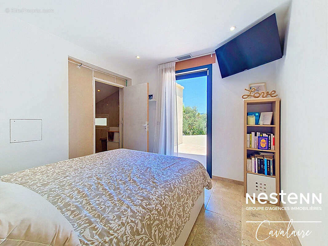 Maison contemporaine à Cogolin aux prestations de qualité, 3 chambres + studio indépendant, piscine et SPA et double garage - photo 14